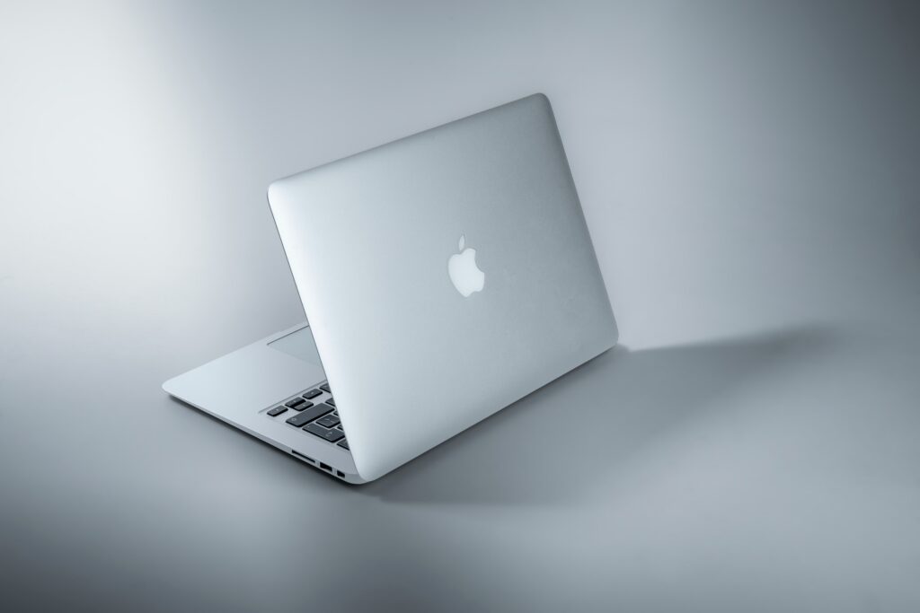 Apple ogłasza wyniki za pierwszy kwartał - szary komputer Apple.